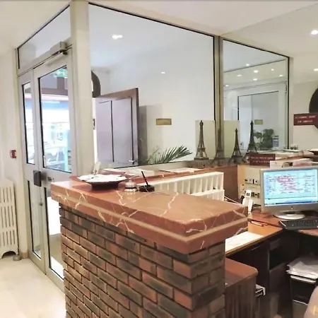 Hotel De Bordeaux 2*