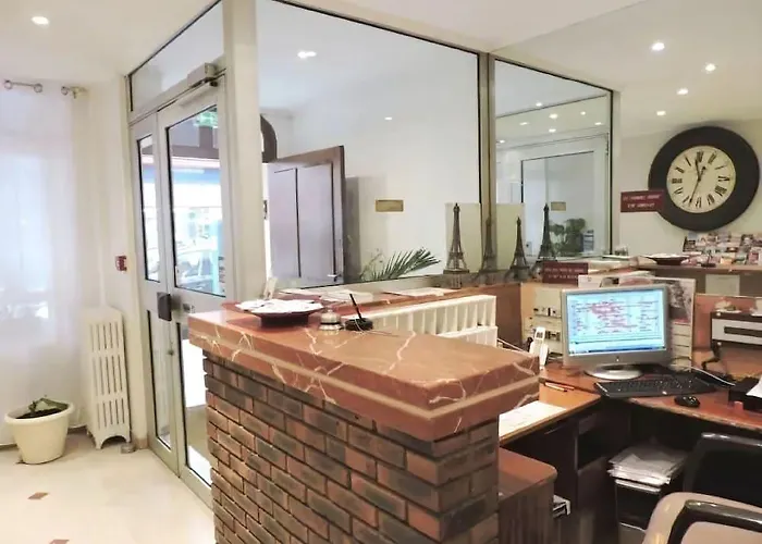 Hotel De Bordeaux 2*