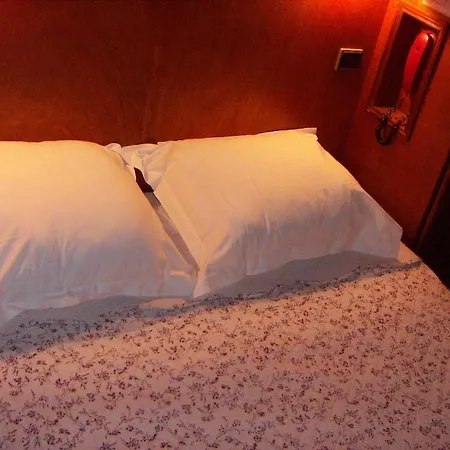 فندق De Bordeaux 2*